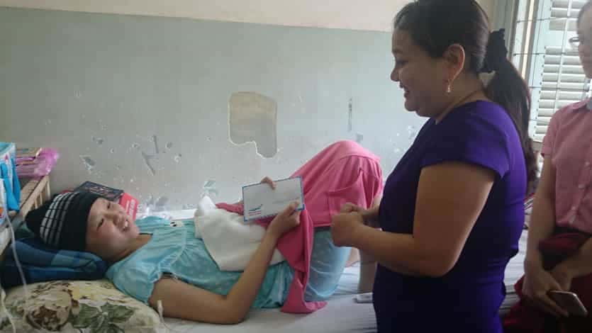 THĂM VÀ PHÁT QUÀ TẠI KHOA NHI - BỆNH VIỆN UNG BỨU