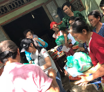 AN CUONG JOINING A HAND TO SUPPORT THE CENTRAL 