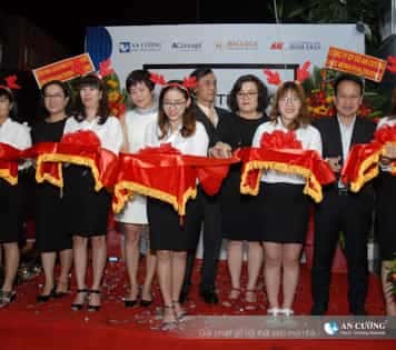 AN CUONG OPENED ONE-STOP SHOPPING CENTER IN DA NANG
