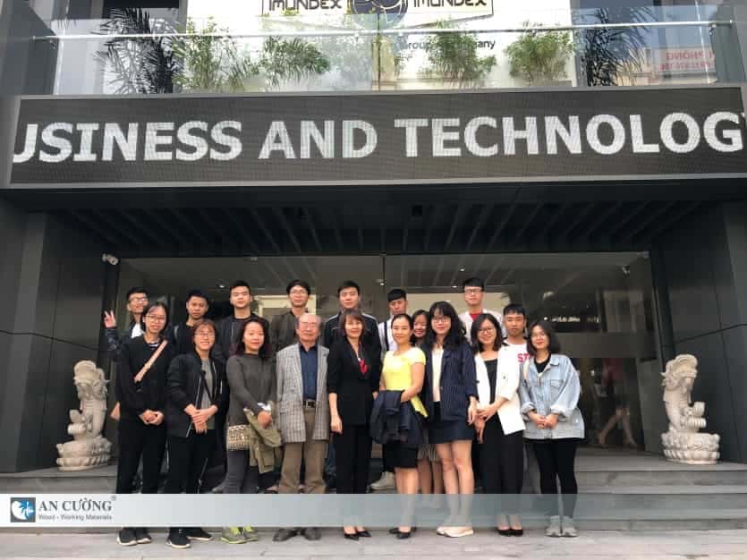 ONE-STOP SHOPPING CENTER HANOI WELCOME UNIVERSITY OF TECHNOLOGY BUSINESS  VISIT