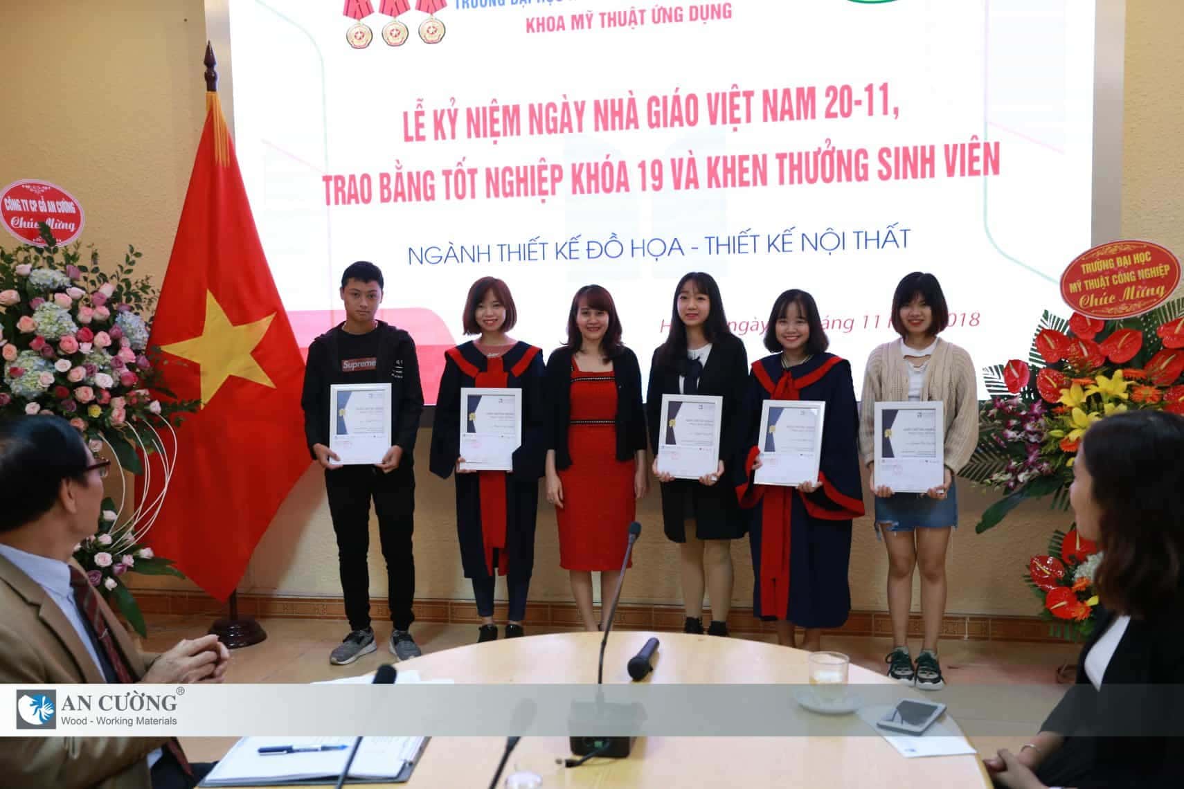 LỄ TỐT NGHIỆP VÀ TRAO HỌC BỔNG AN CƯỜNG- ĐH KINH DOANH VÀ CÔNG NGHỆ HÀ NỘI