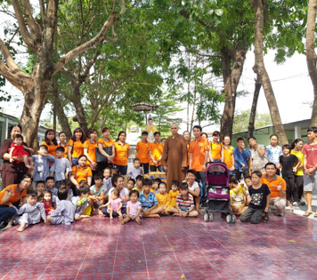FINANCIAL AND ACCOUNTING DEPARTMENT SUPPORTS AN CUONG TO CONTINUE THE CHARITY JOURNEY 