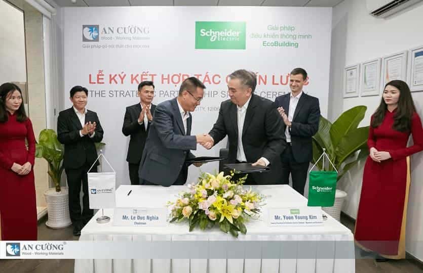 LỄ KÝ KẾT HỢP TÁC CHIẾN LƯỢC GIỮA  TẬP ĐOÀN SCHNEIDER ELECTRIC & CÔNG TY CỔ PHẦN GỖ AN CƯỜNG