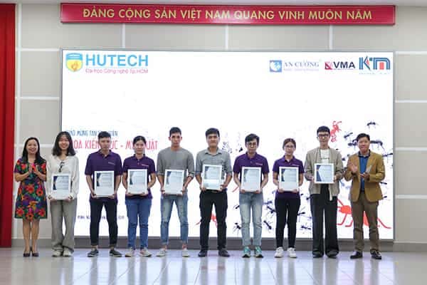 AN CUONG AWARDED SCHOLARSHIPS FOR HUTECH ARTS STUDENTS 