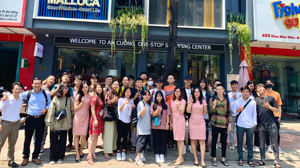 ARCHITECTURE DEPARTMENT OF DUY TAN UNIVERSITY VISIT DA NANG ONE-STOP SHOPPING CENTER