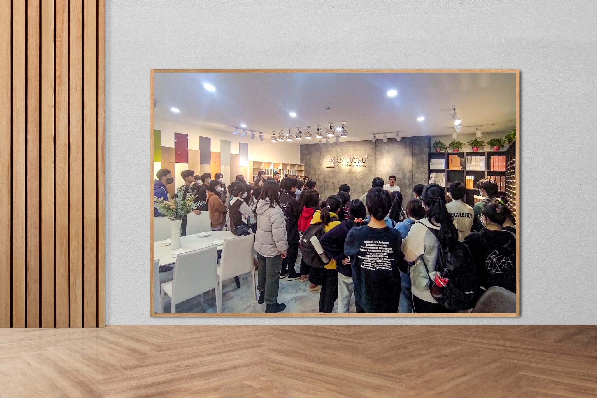 MINH CONG ONE-STOP SHOPPING CENTER WELCOME TO STUDENTS OF YERSIN UNIVERSITY 