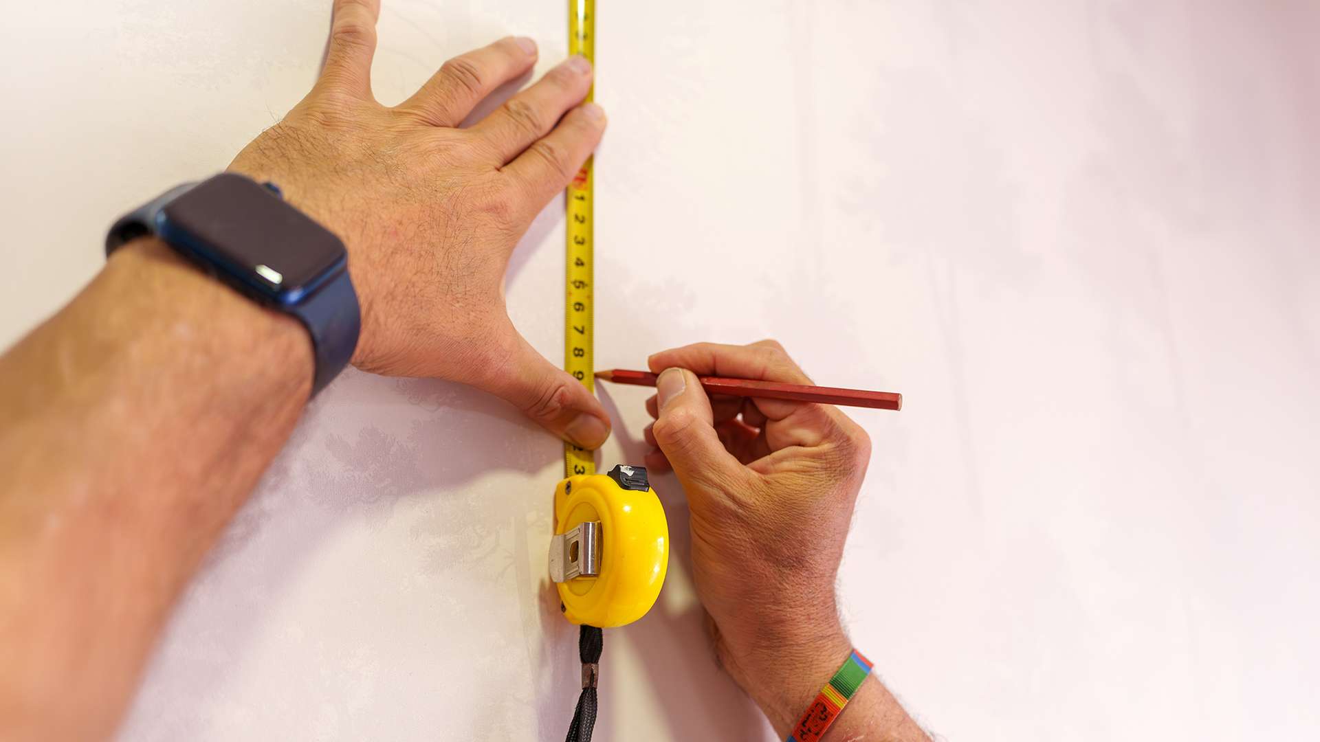 bước 2 đo kích thước tường