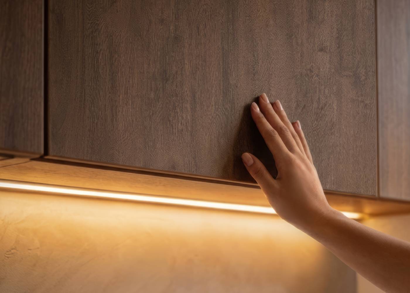 Laminate Kingdom – Synchronized (Eir): Bền Bỉ Theo Thời Gian, Chân Thực Trong Từng Điểm Chạm