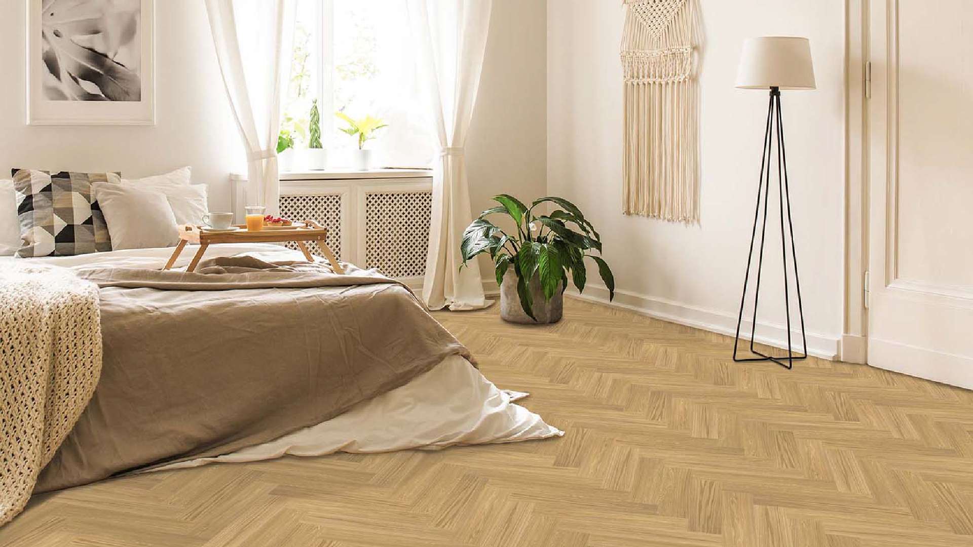 phòng ngủ được lót sàn gỗ sang trọng và ấm cúng