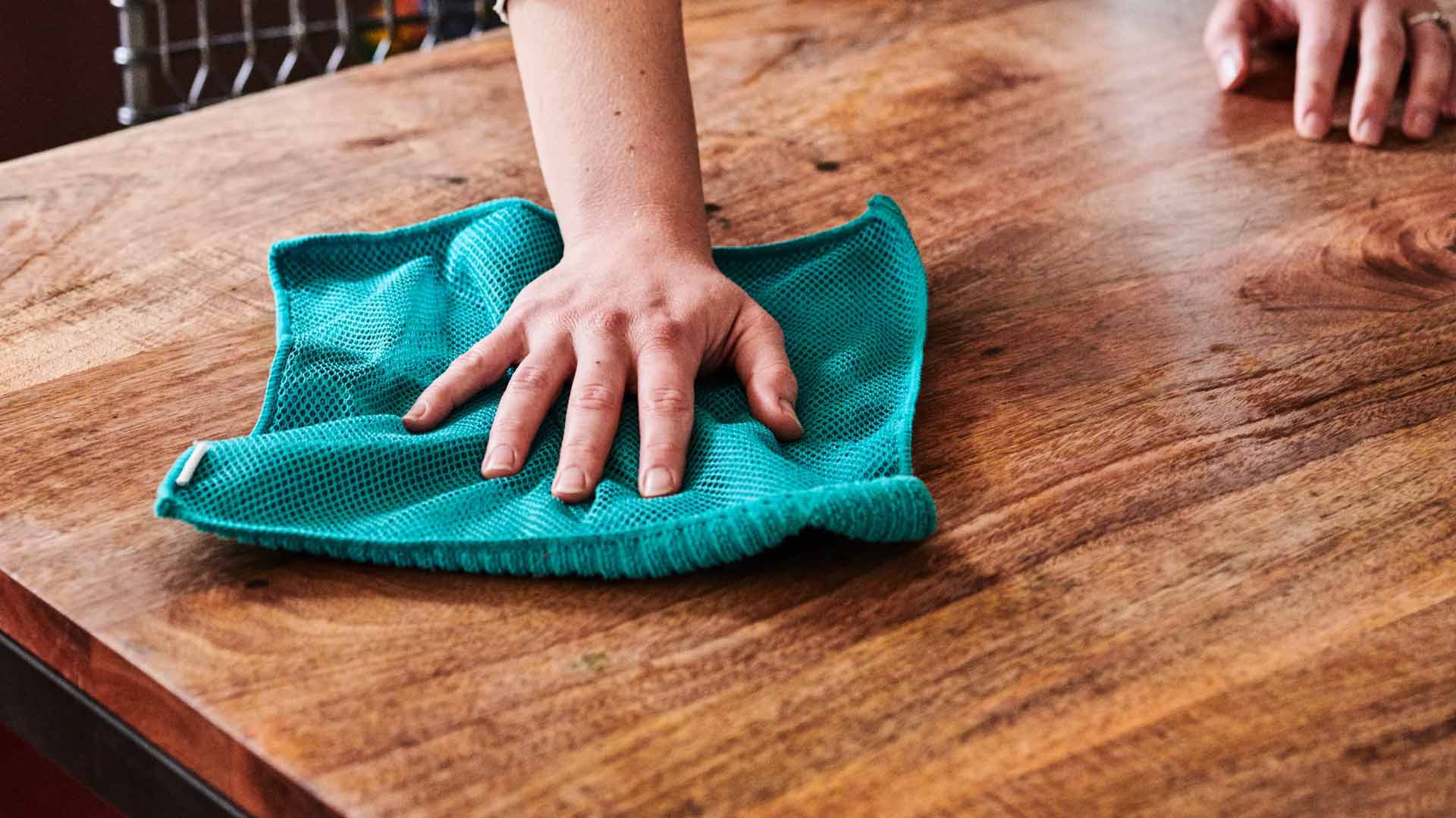 lưu ý khi sử dụng bàn ăn gỗ công nghiệp