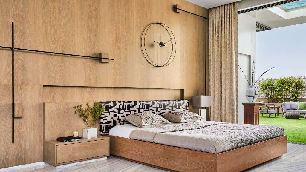 ốp tường phòng ngủ bằng gỗ tự nhiên