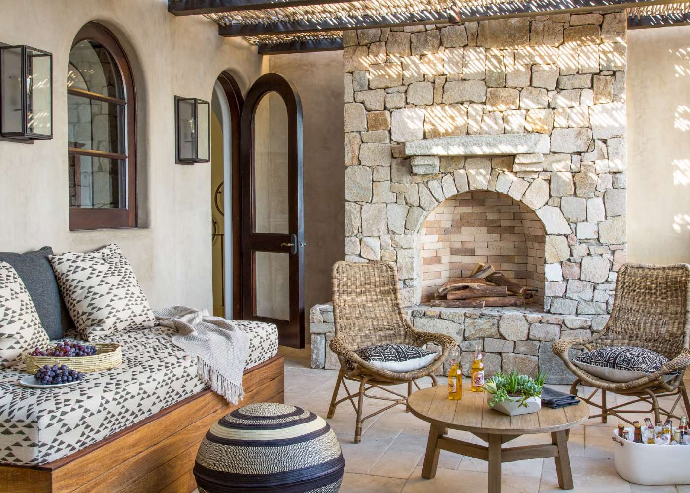 Phong cách nội thất Địa Trung Hải (Mediterranean Style) là gì? 9 đặc điểm nổi bật của phong cách Địa Trung Hải