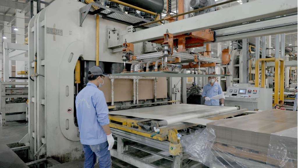 quá trình sản xuất tấm nhựa ốp tường tại an cường