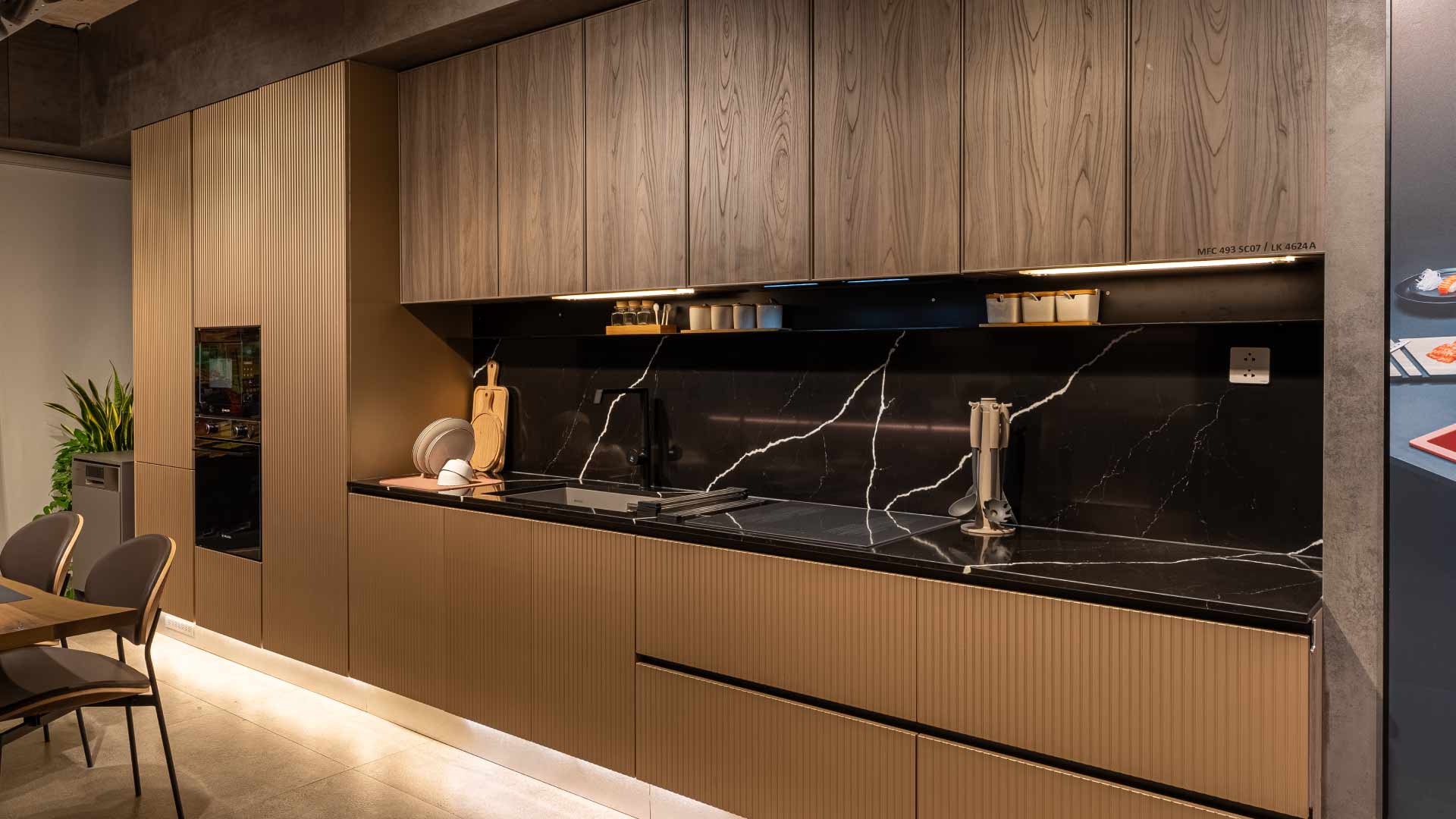 mẫu tủ bếp laminate chữ i đẹp