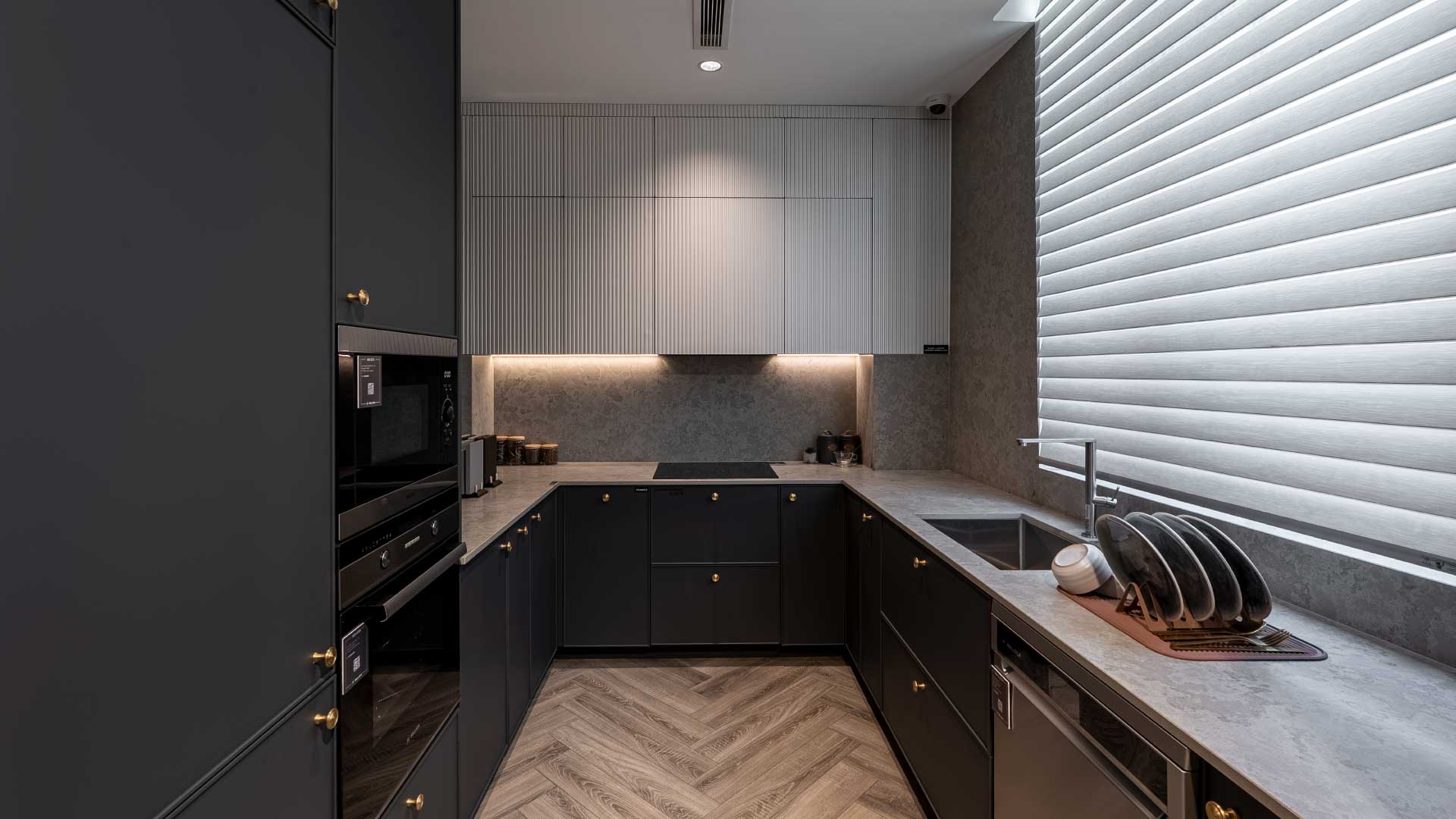 tủ bếp laminate chữ u