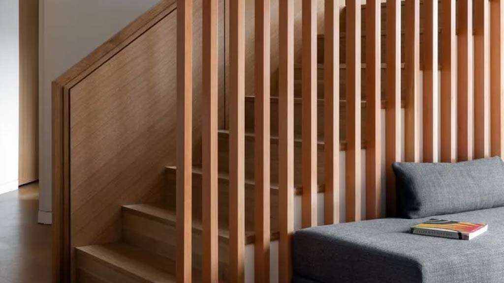 mẫu vách ngăn cầu thang bằng gỗ công nghiệp