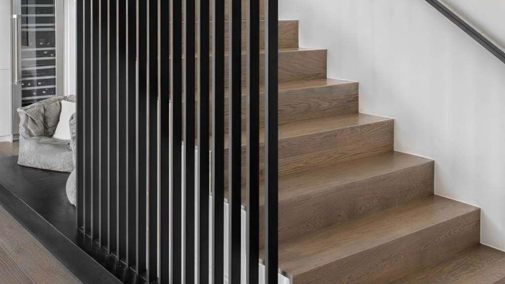 mẫu vách ngăn cầu thang tam cấp