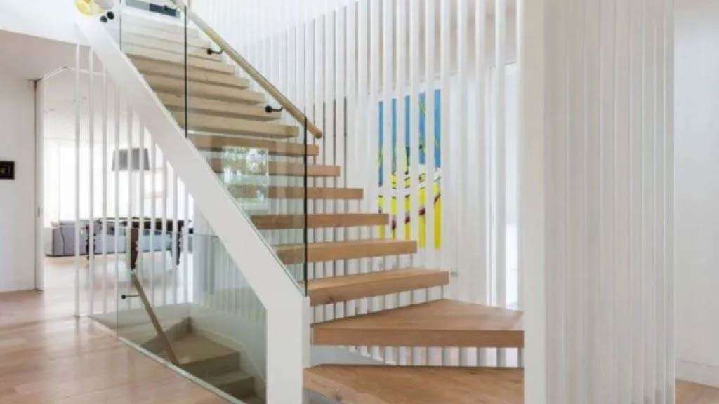 vách ngăn cầu thang dạng lam sóng