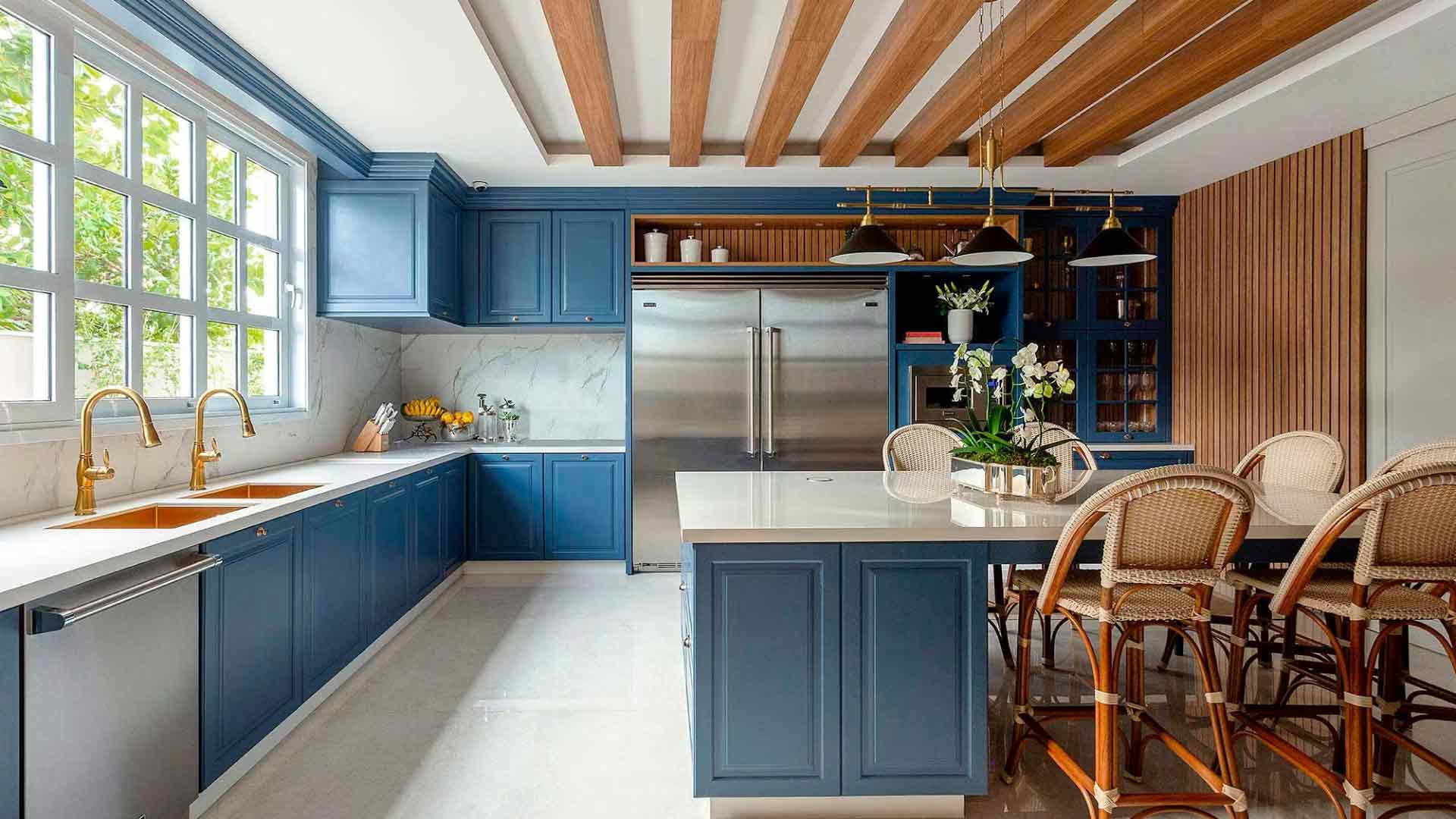 mẫu trần gỗ công nghiệp phong cách sang trọng