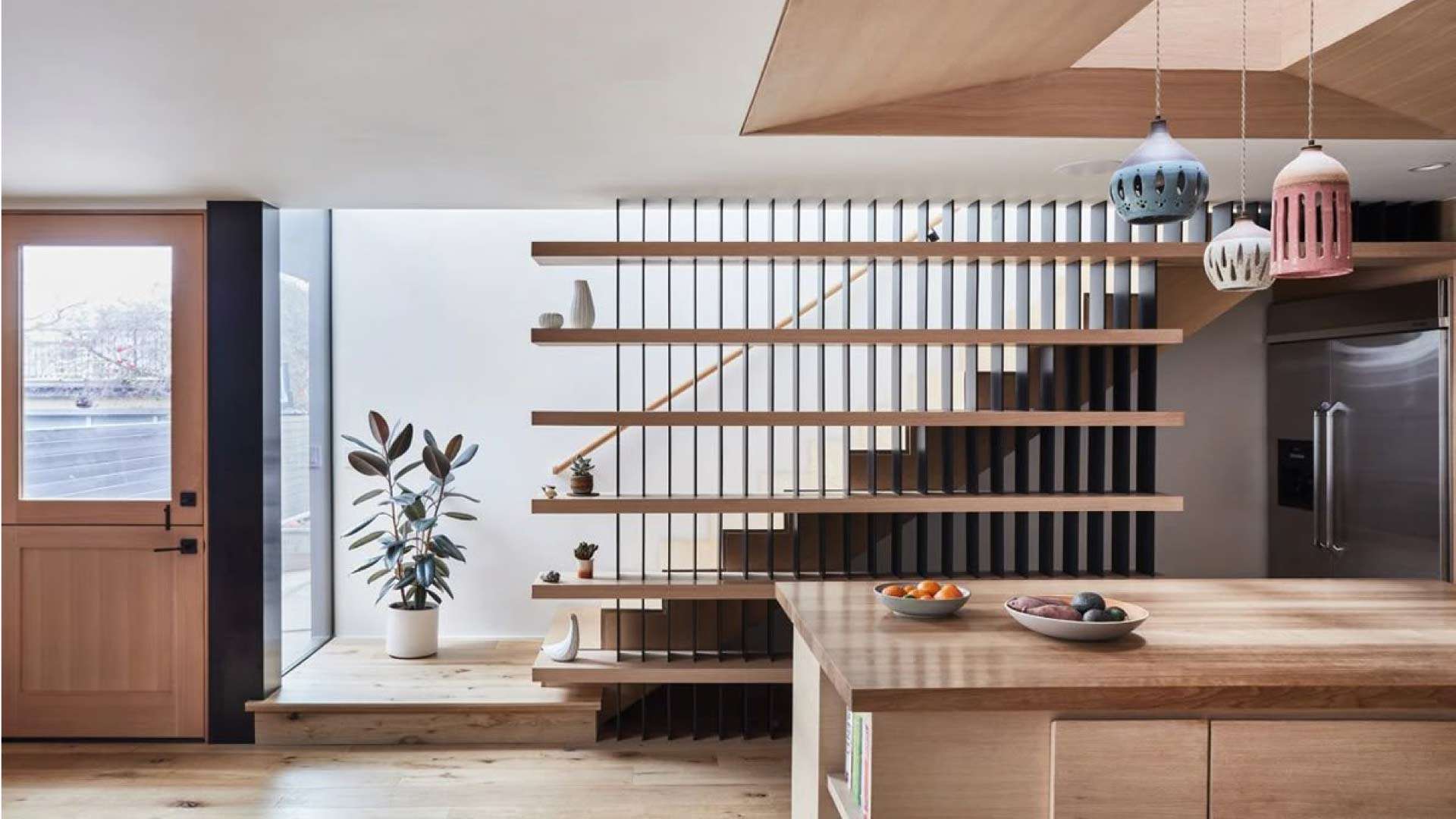 mẫu vách ngăn phòng khách và cầu thang