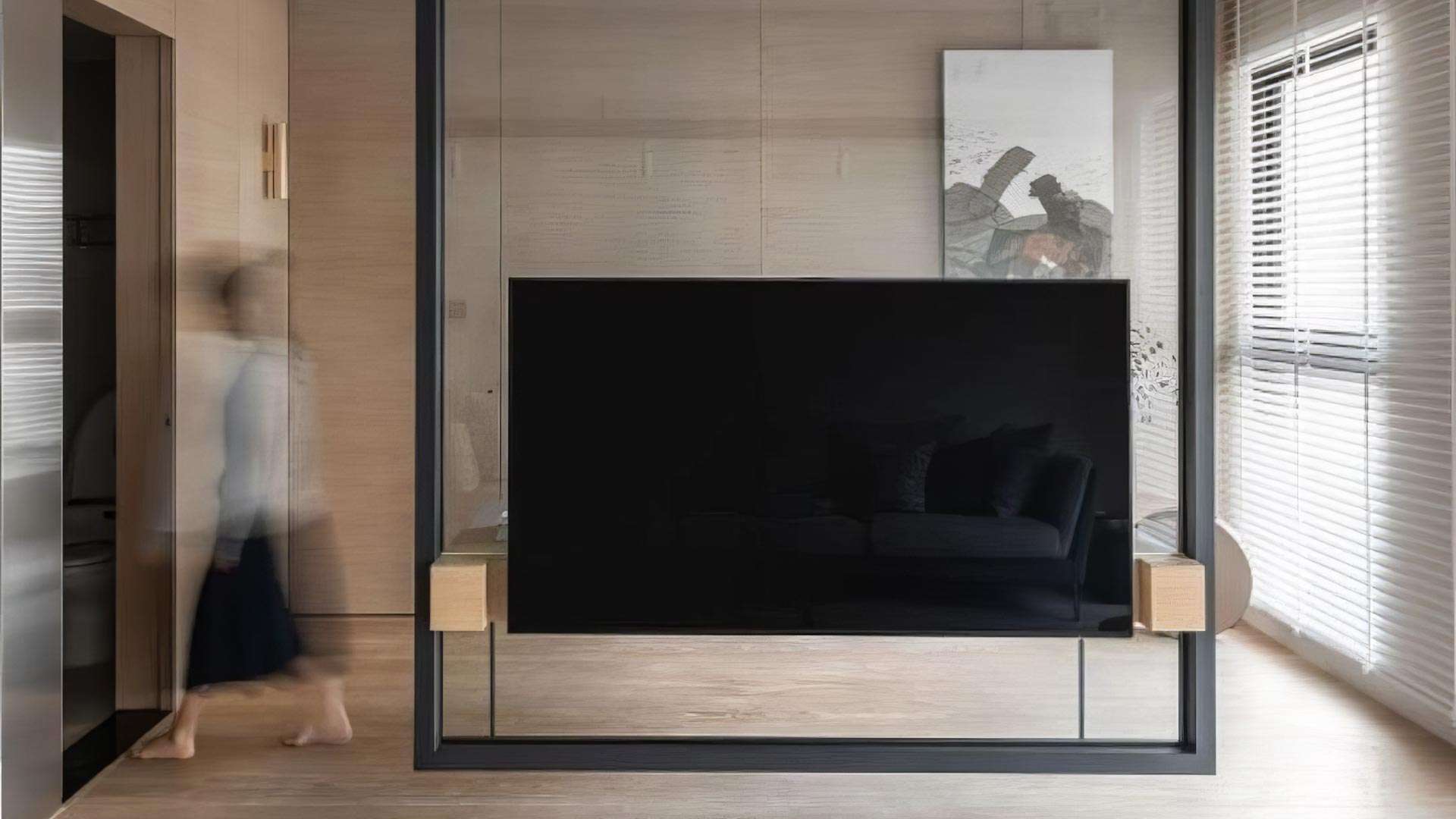 mẫu vách tivi bằng kính cường lực