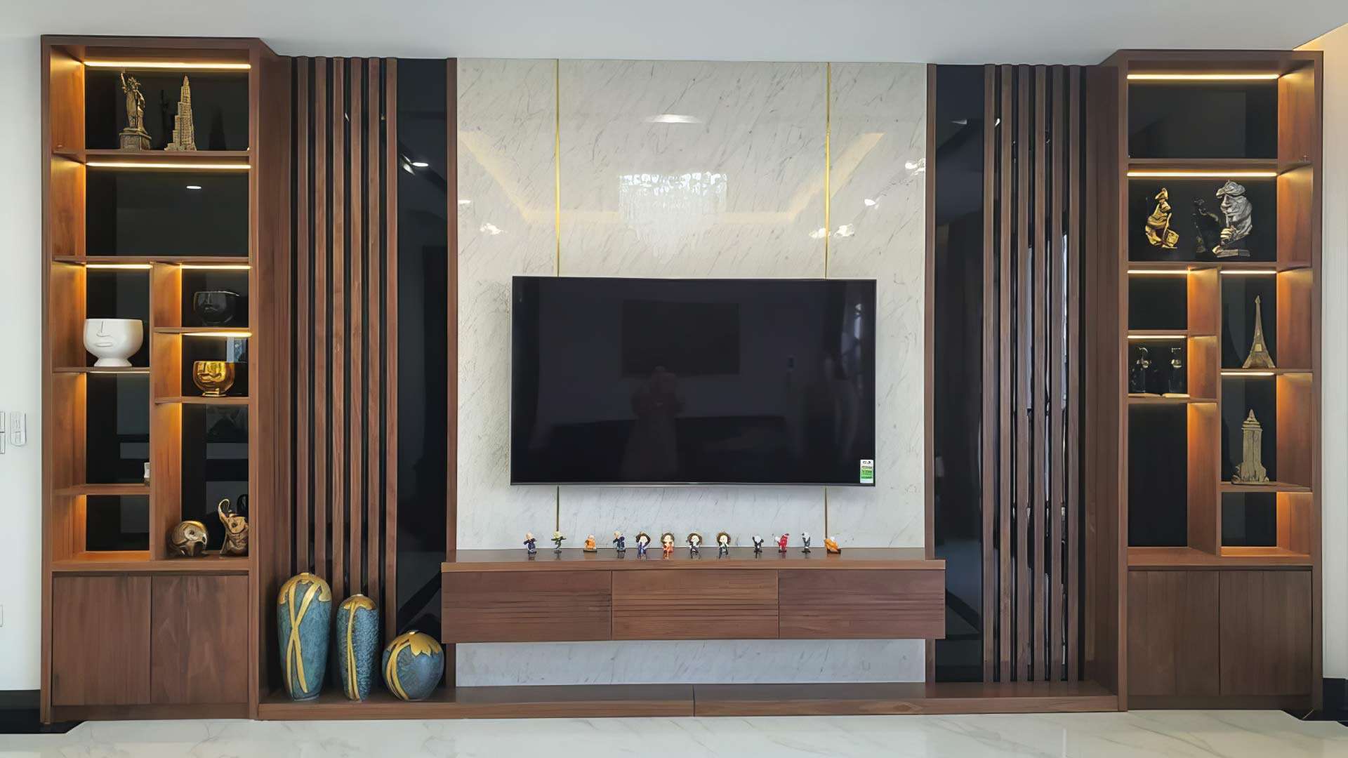 vách tivi phòng khách bằng nhựa pvc