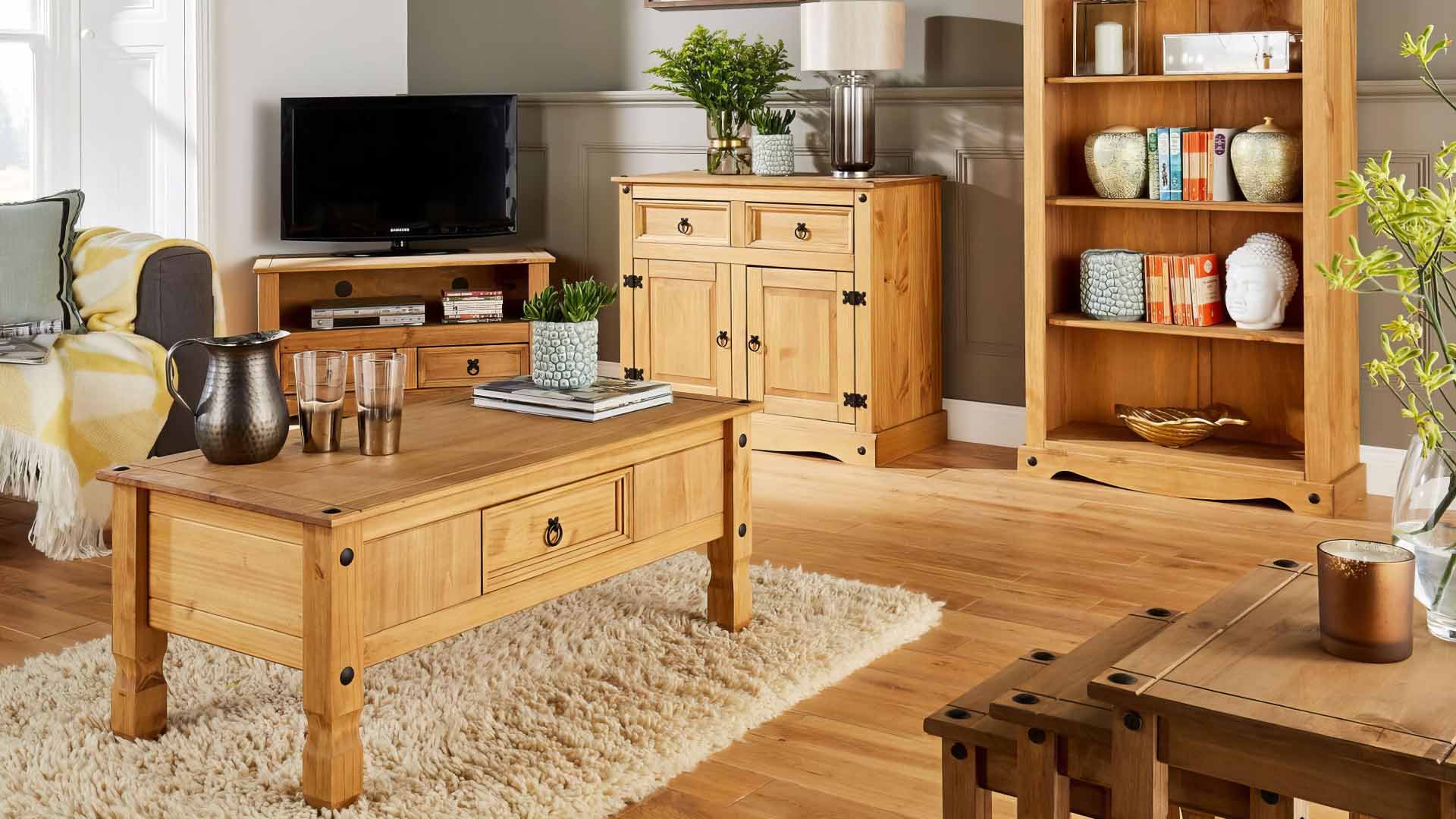 mẫu nội thất phòng khách bằng gỗ thông