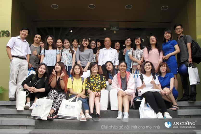 showroom-04-60 0.jpg