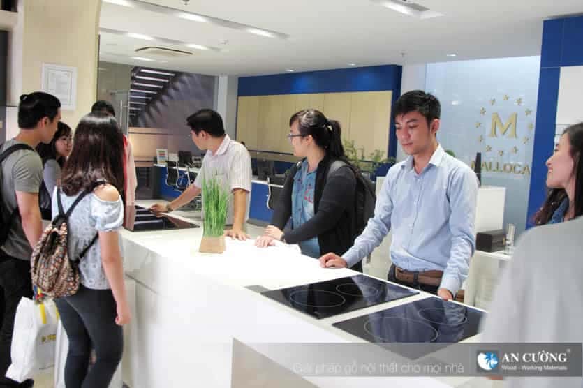 showroom-05-60 0.jpg