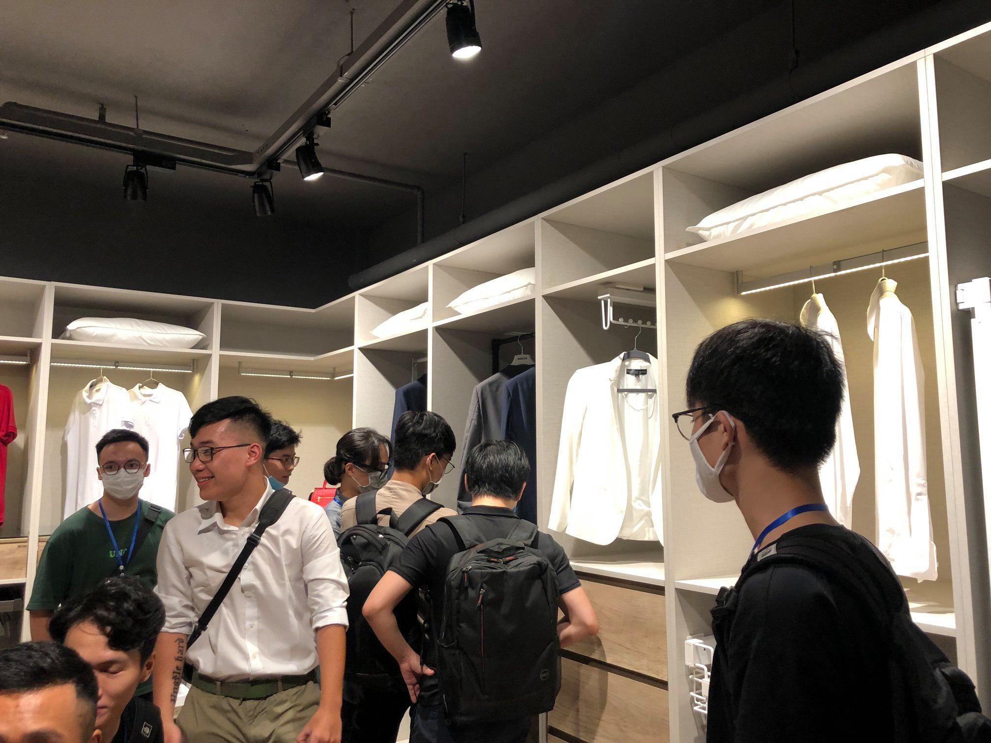 12055404834840 19471658776617 77778640294637 04n.jpg