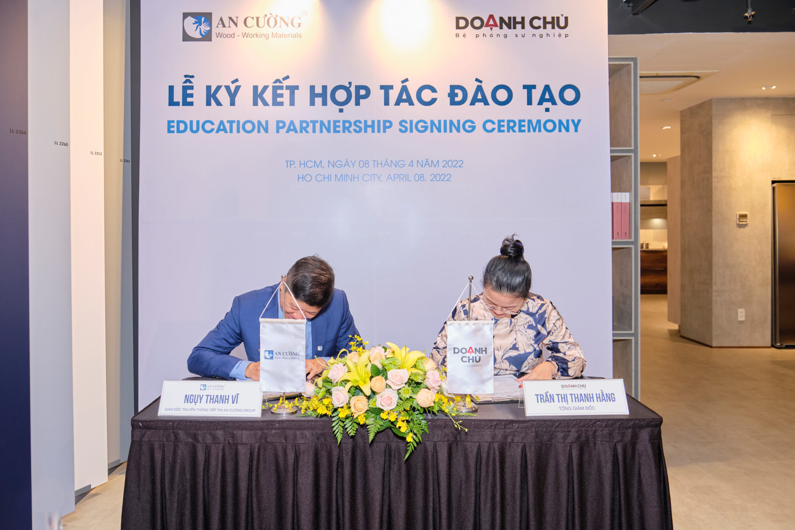 _DSF2304-ancuo ng-doanh-chu.j pg