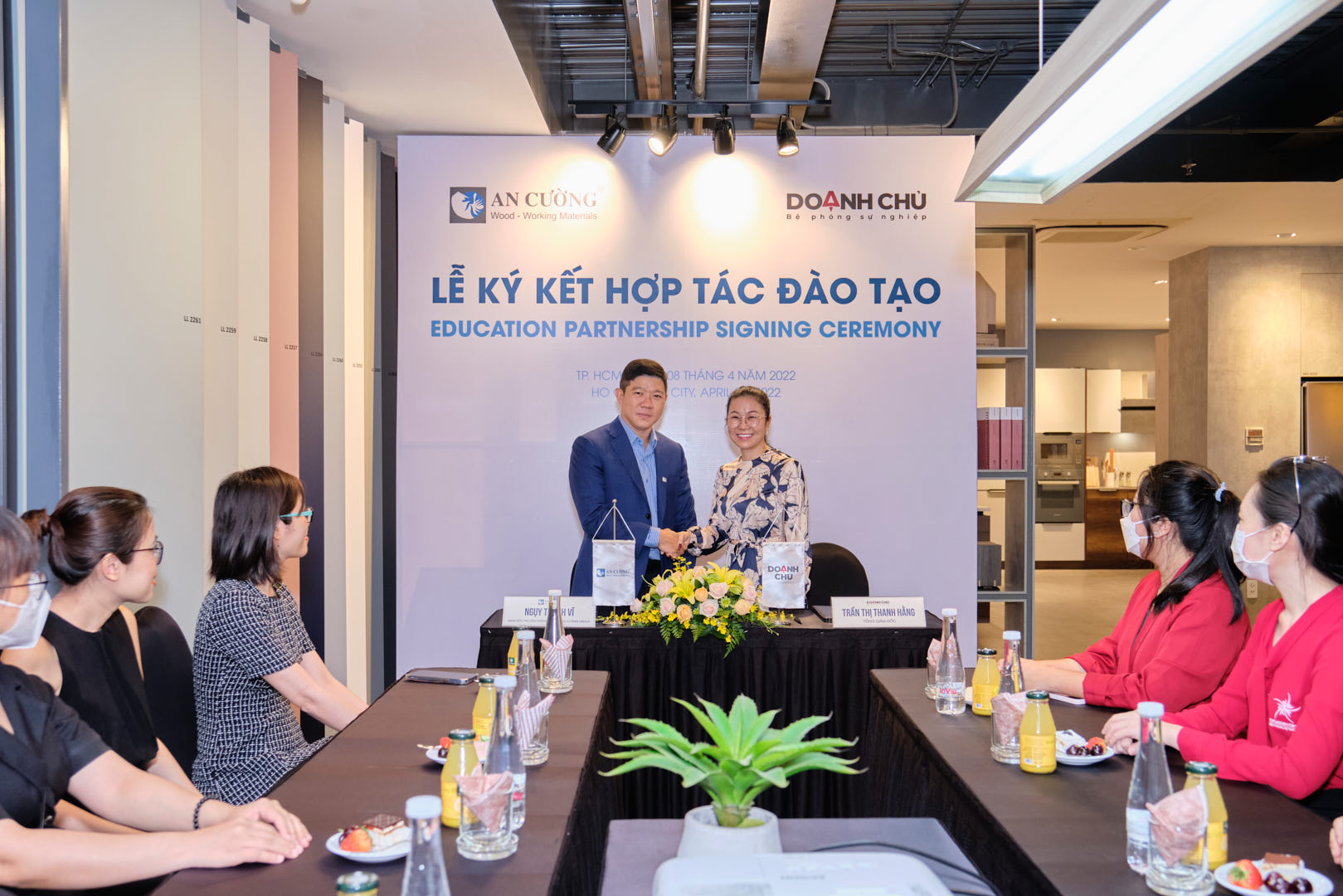 _DSF2312-ancuo ng-doanh-chu.j pg