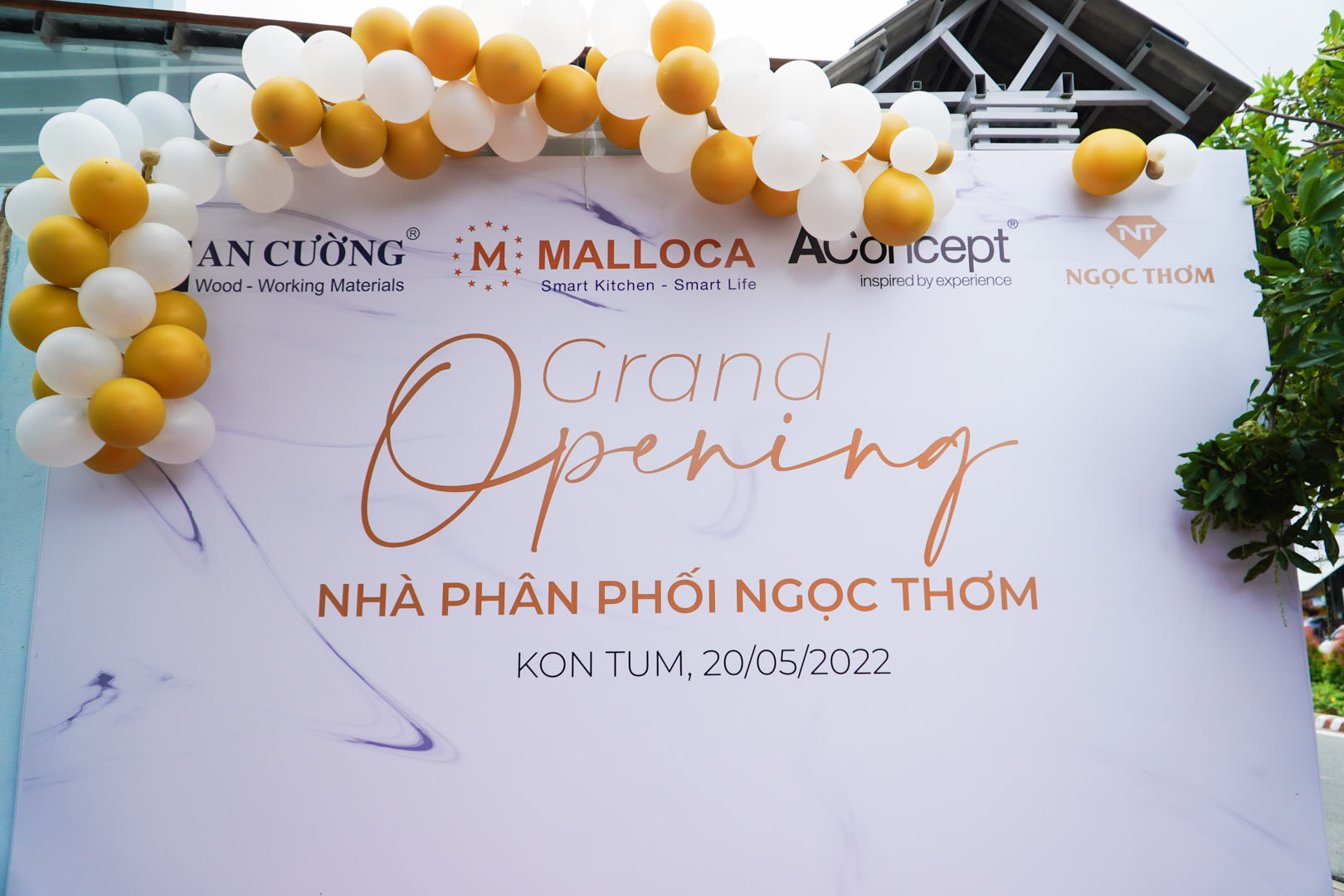 ancuong-ngocth om-1.jpg