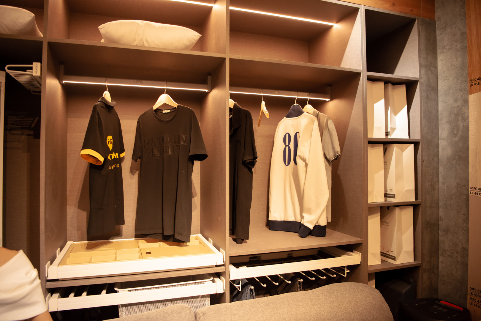 ancuong-ngocth om-1.jpg