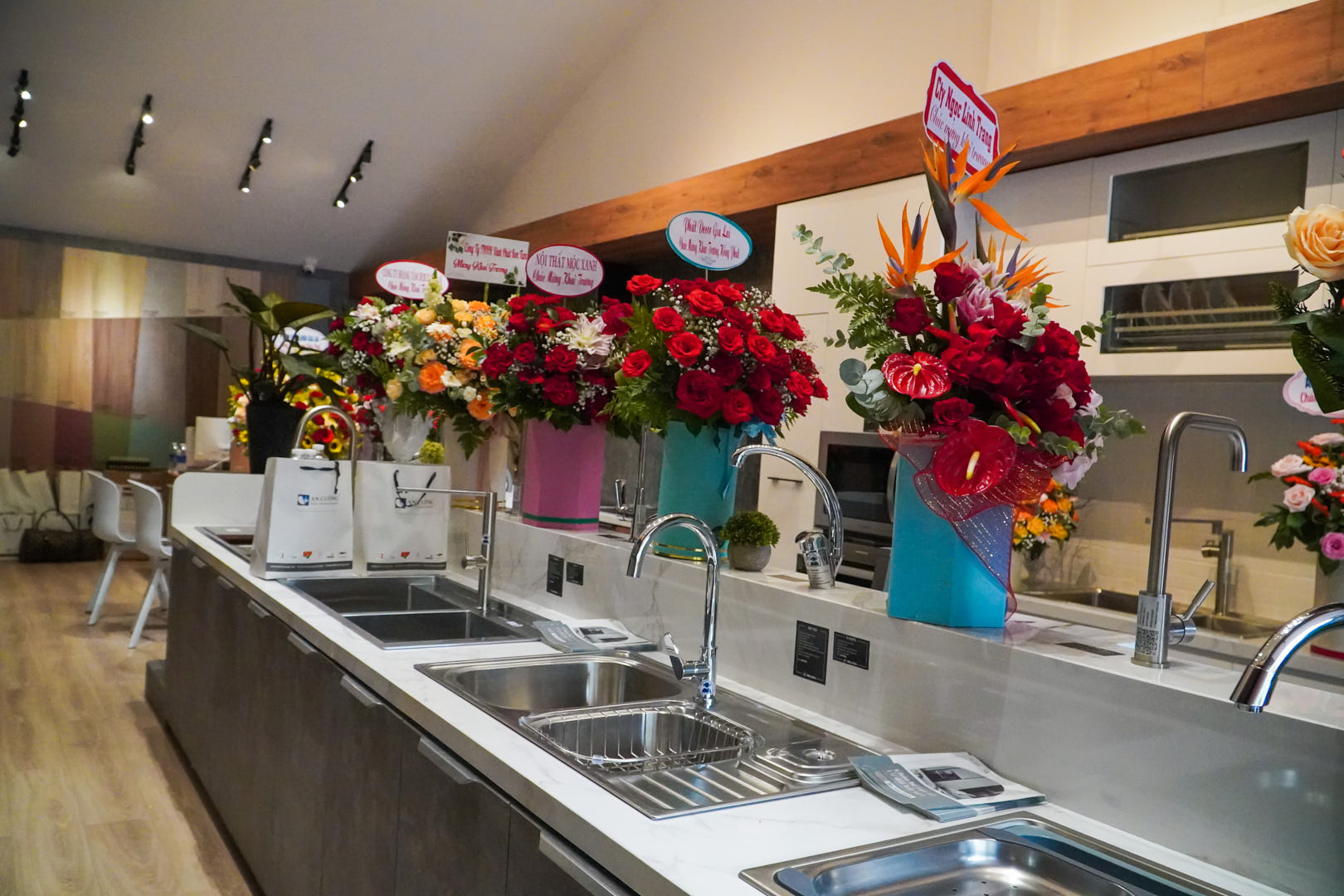 ancuong-ngocth om-1.jpg