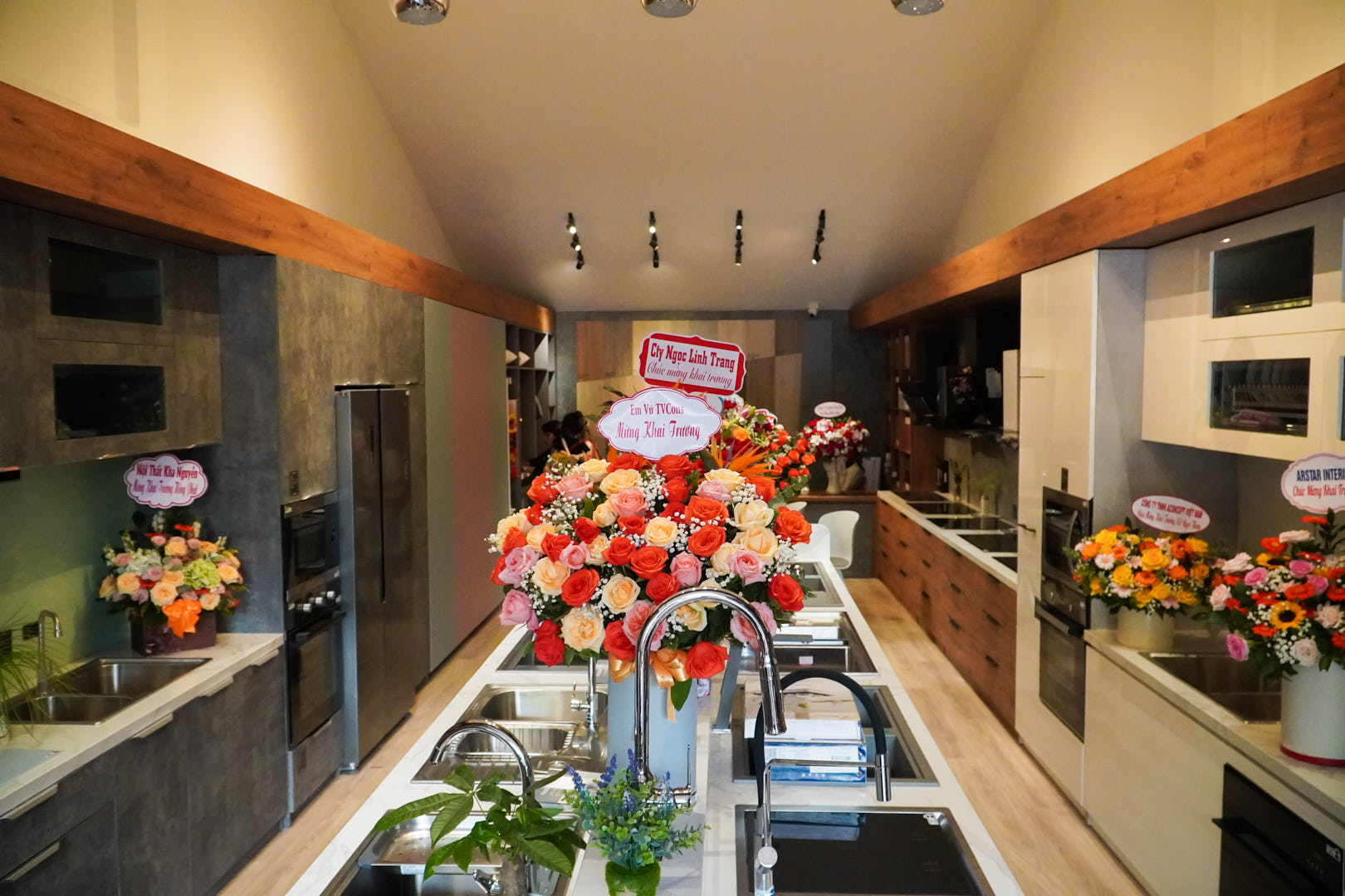 ancuong-ngocth om-1.jpg