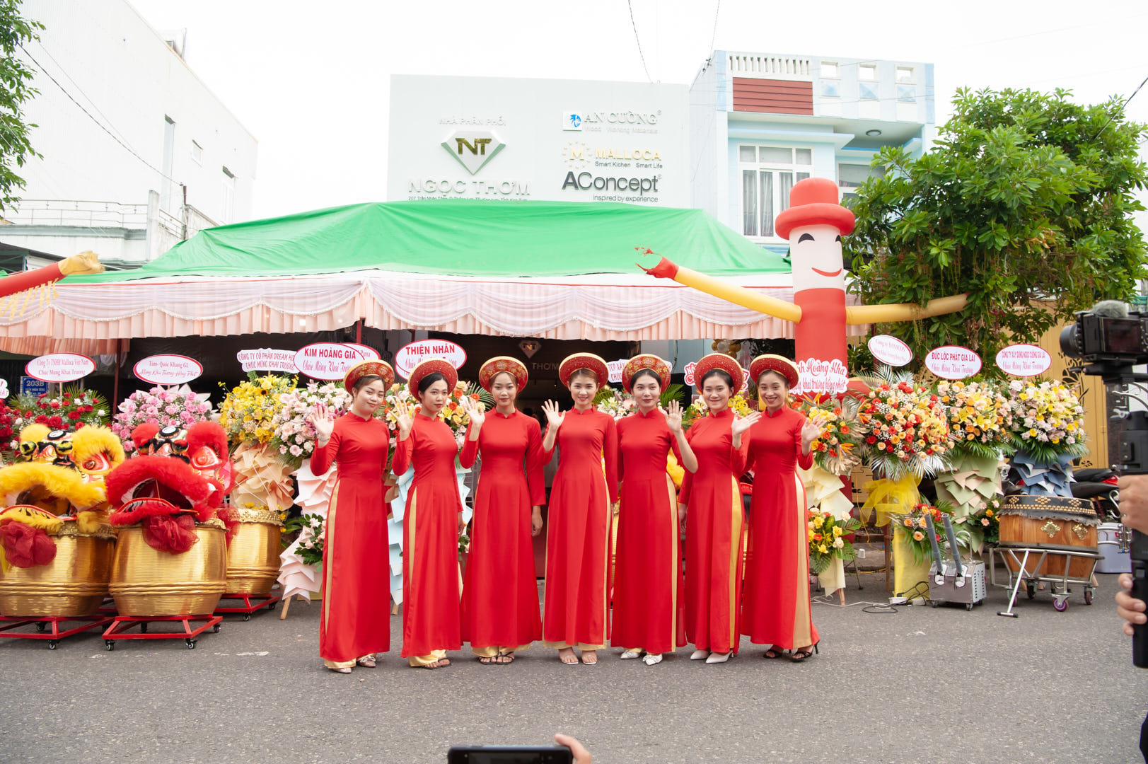 ancuong-ngocth om-1.jpg