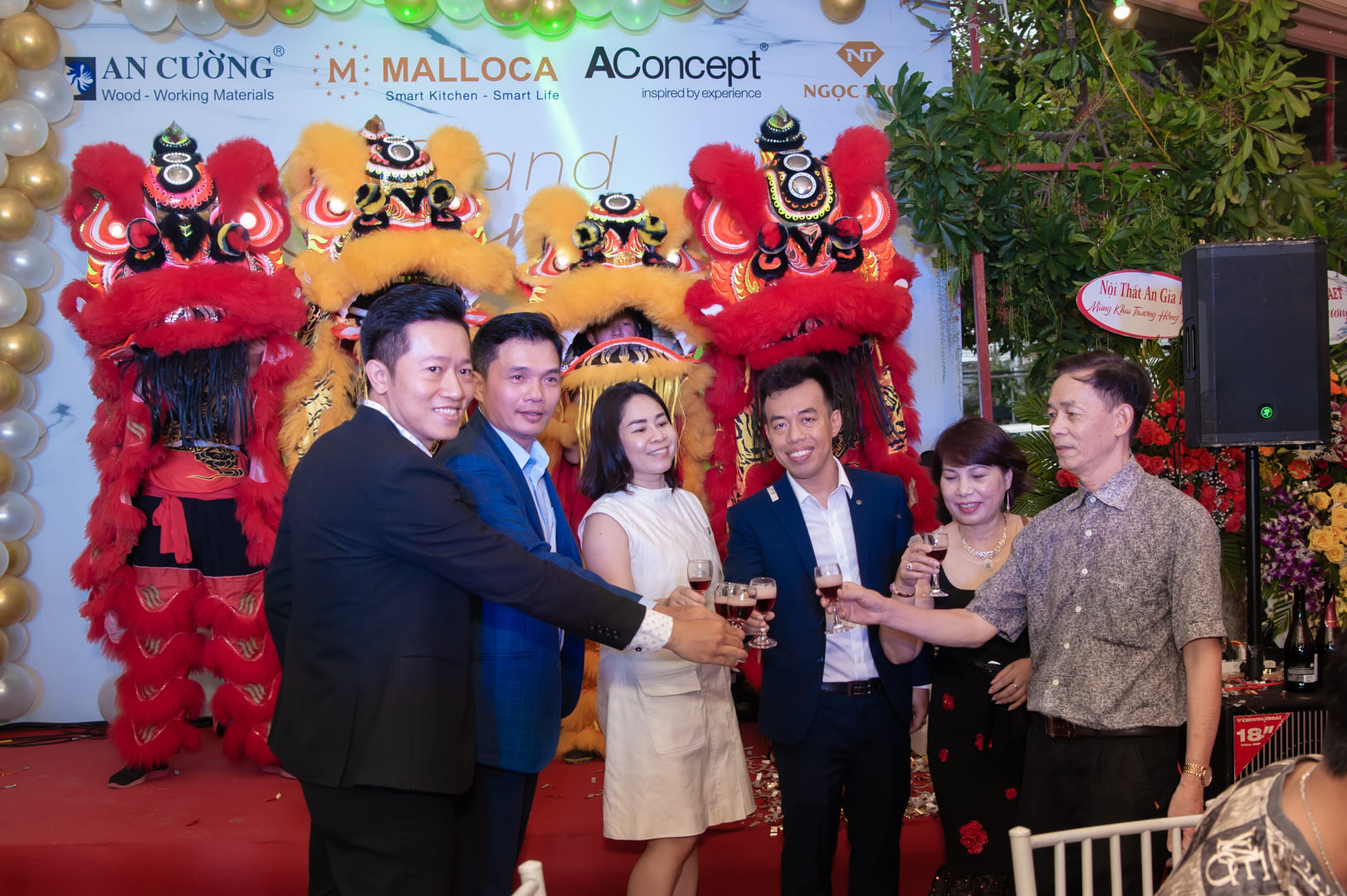 ancuong-ngocth om-1.jpg