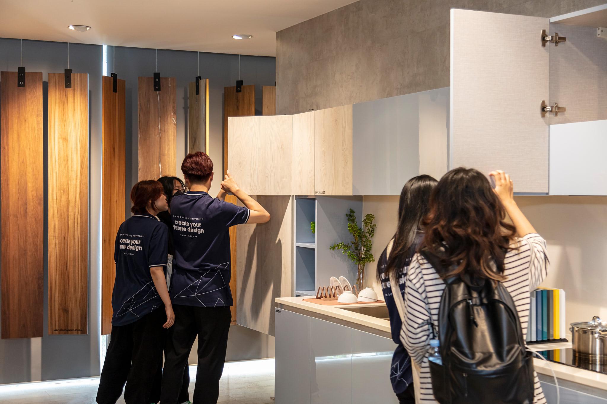 ancuong-tonduc thang-showroom -11.jpg