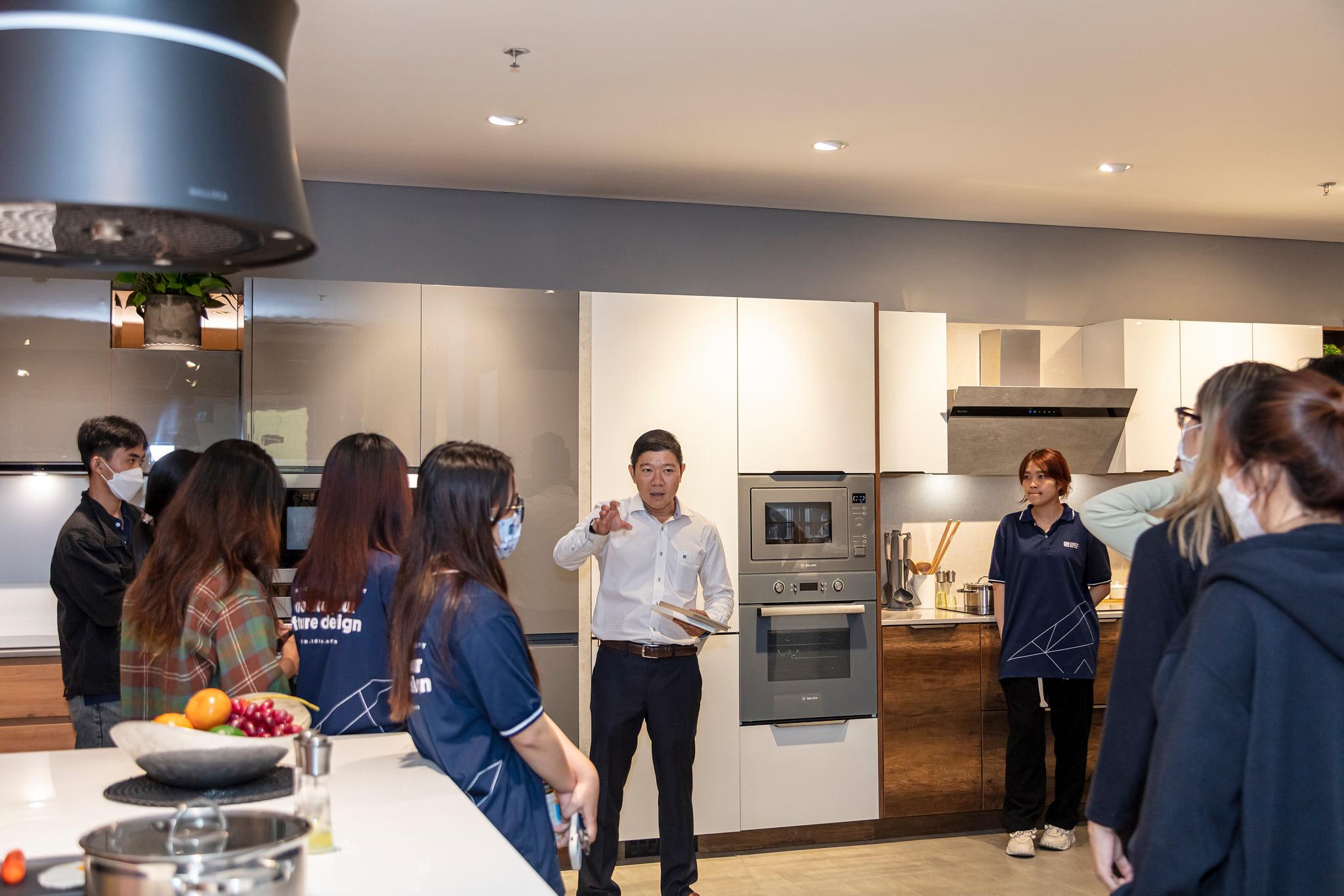 ancuong-tonduc thang-showroom -12.jpg