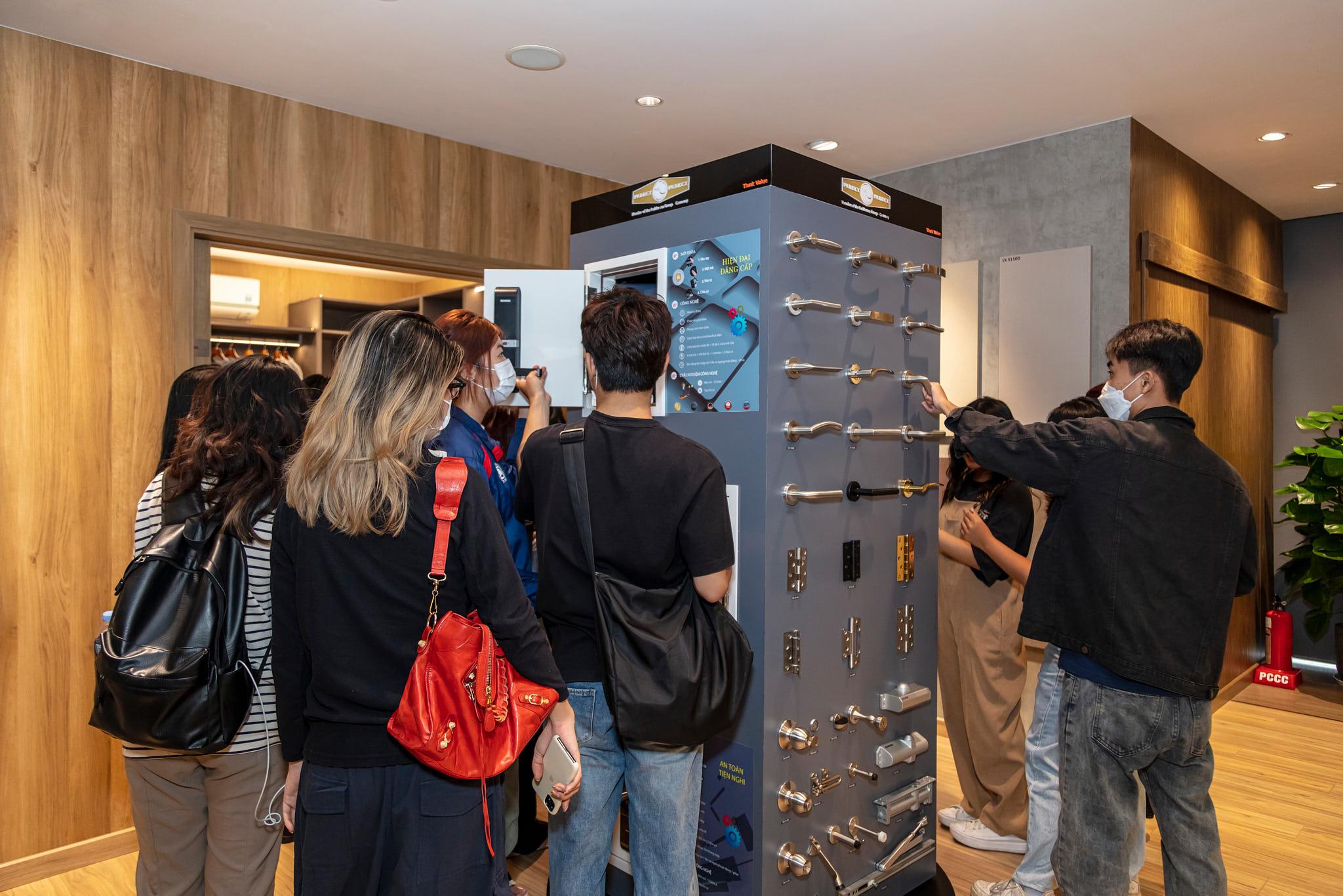 ancuong-tonduc thang-showroom -17.jpg