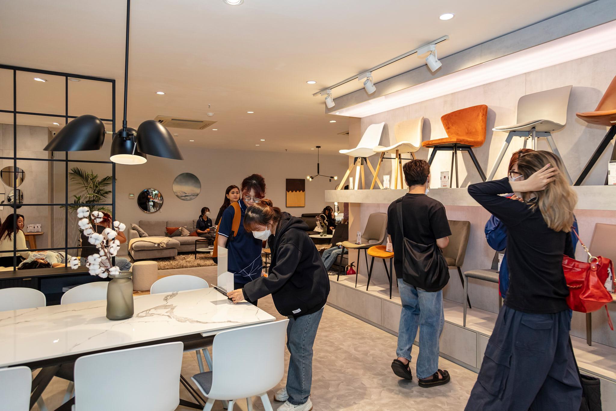 ancuong-tonduc thang-showroom -19.jpg