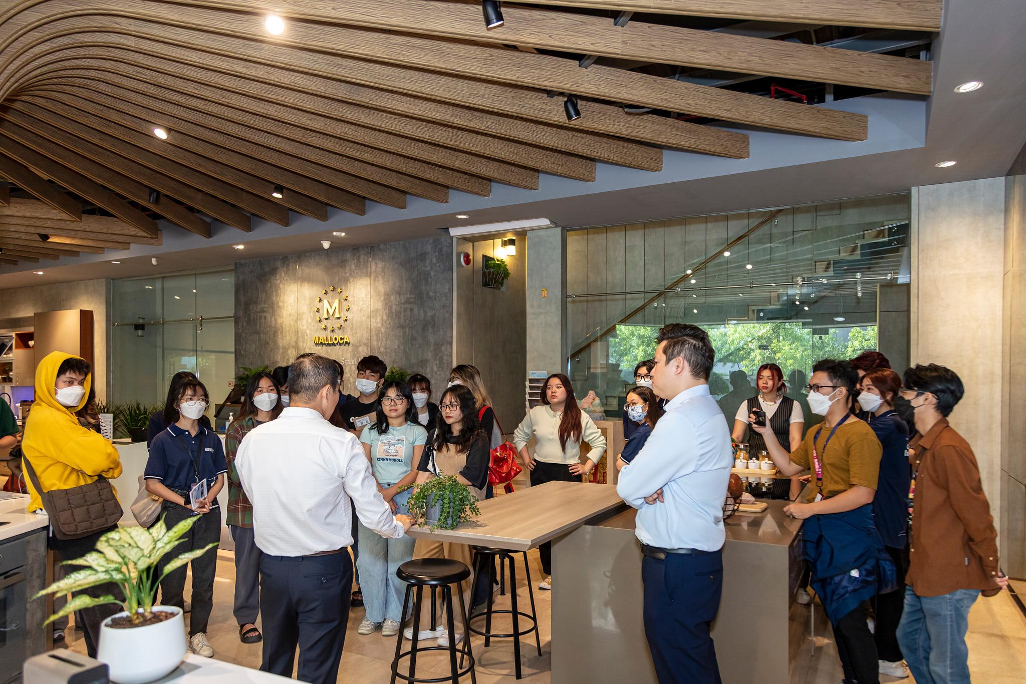 ancuong-tonduc thang-showroom -2.jpg