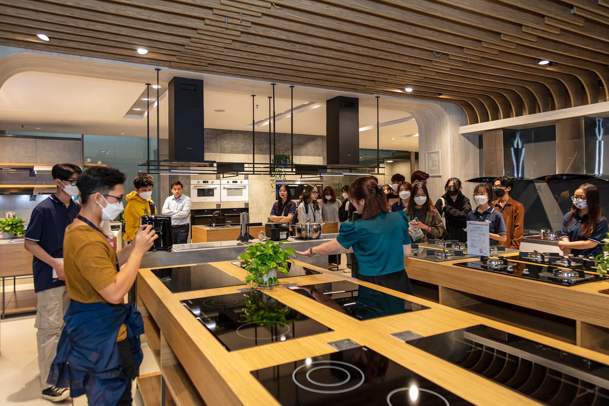 ancuong-tonduc thang-showroom -4.jpg