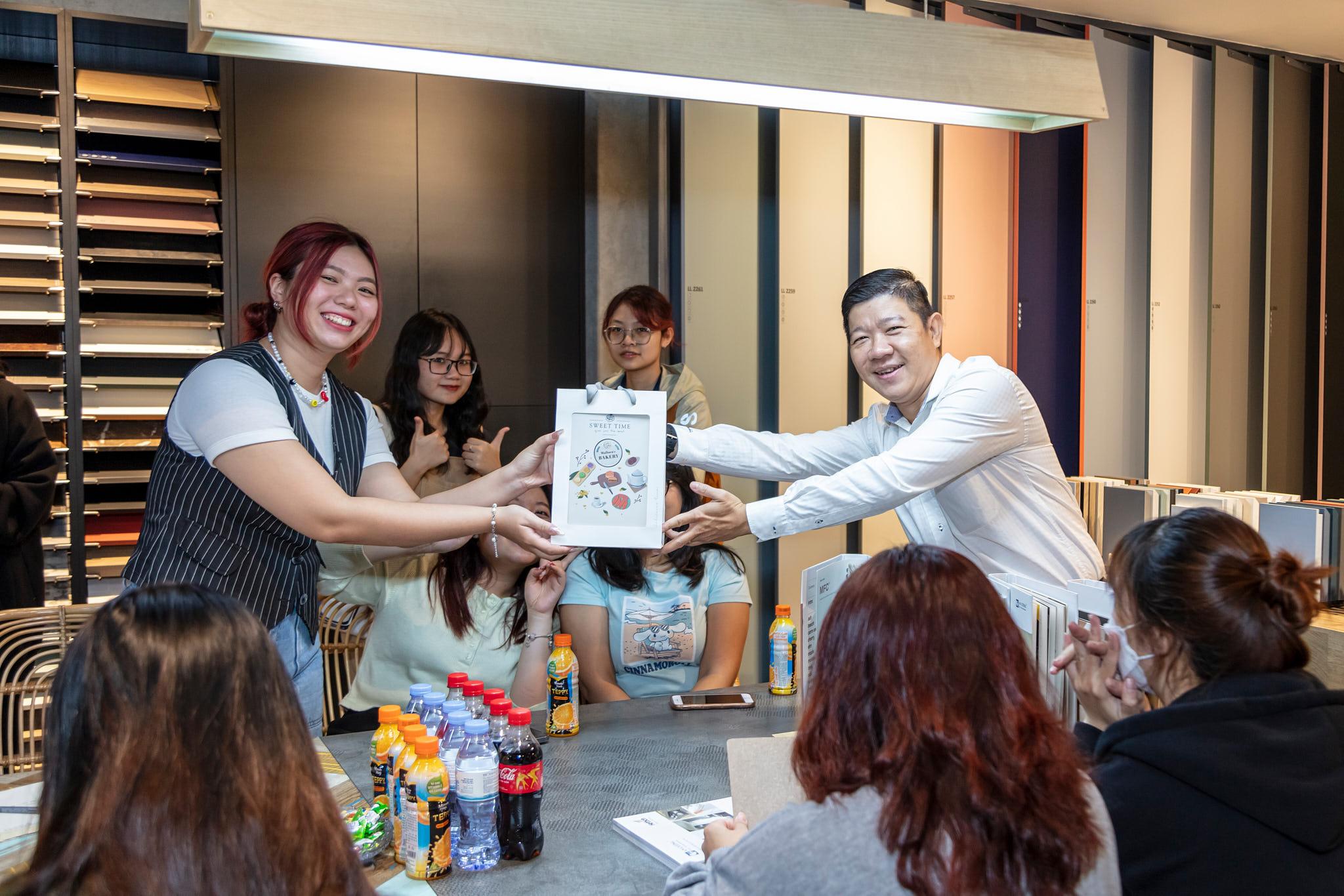 ancuong-tonduc thang-showroom -6.jpg