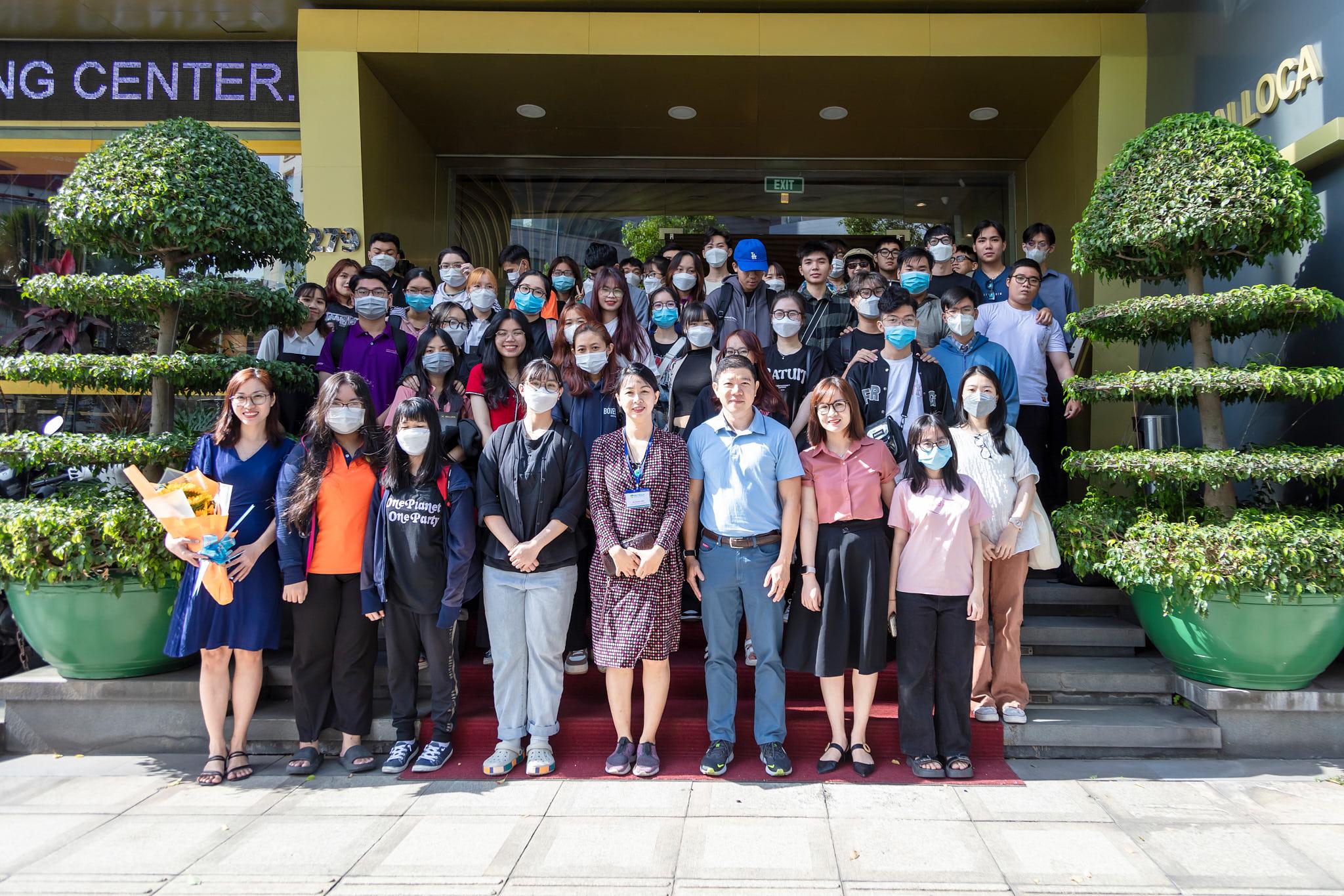 0.-Gn-70-sinh- vin-ngnh-ni-th t-H-HUTECH-An- Cng.jpg