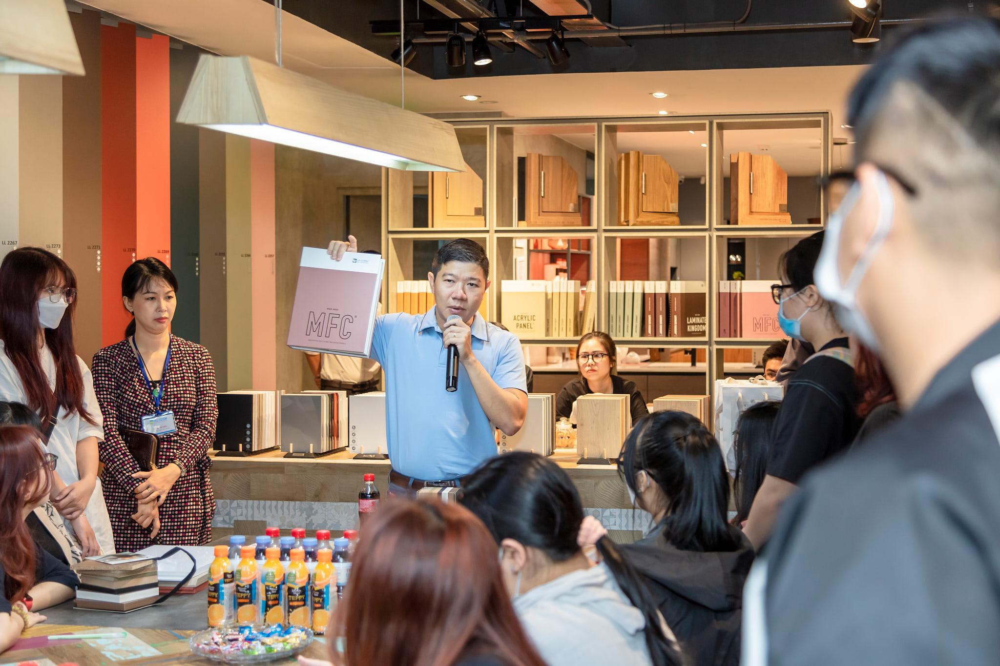 0.-Gn-70-sinh- vin-ngnh-ni-th t-H-HUTECH-An- Cng.jpg