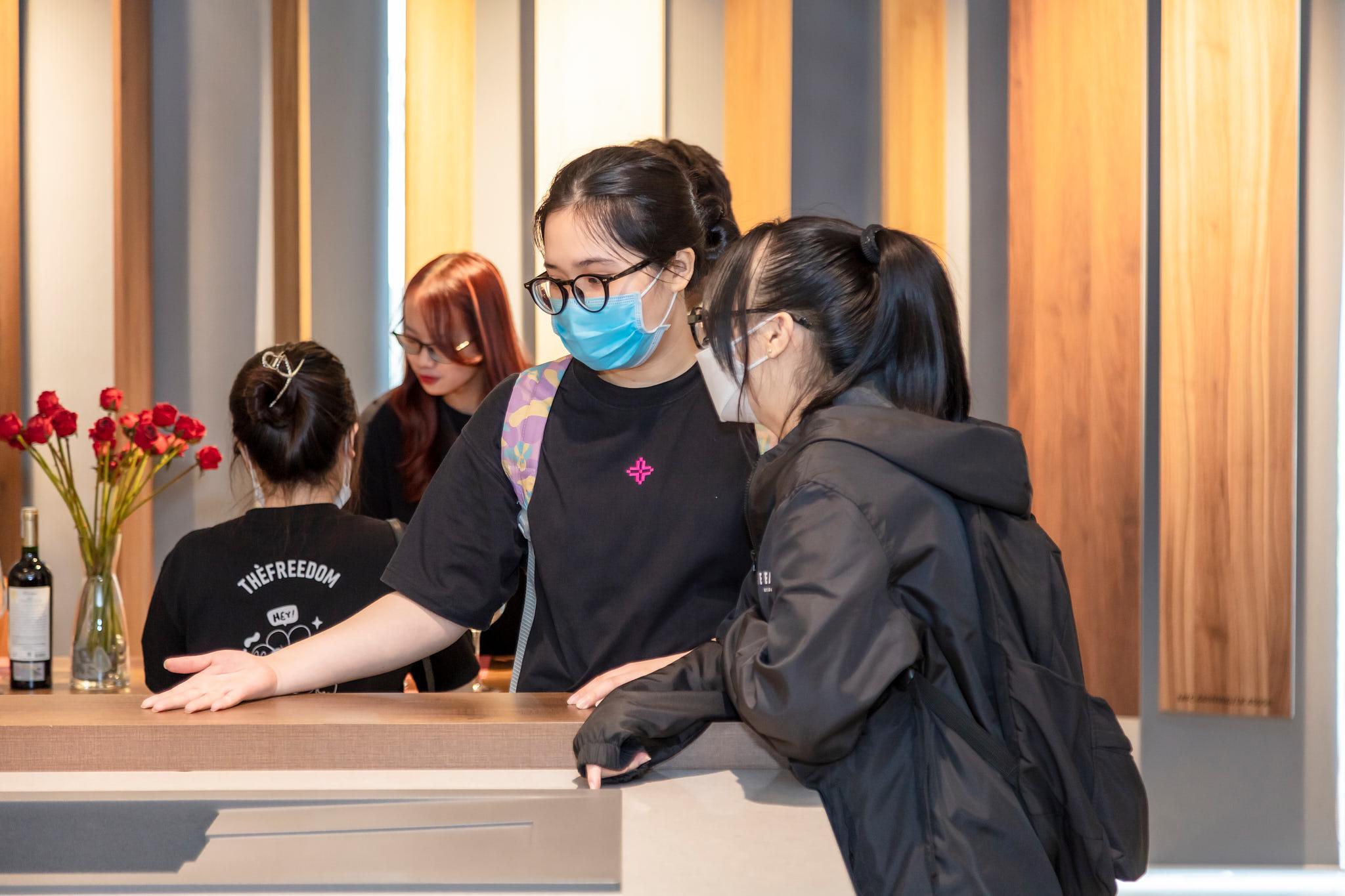 0.-Gn-70-sinh- vin-ngnh-ni-th t-H-HUTECH-An- Cng.jpg