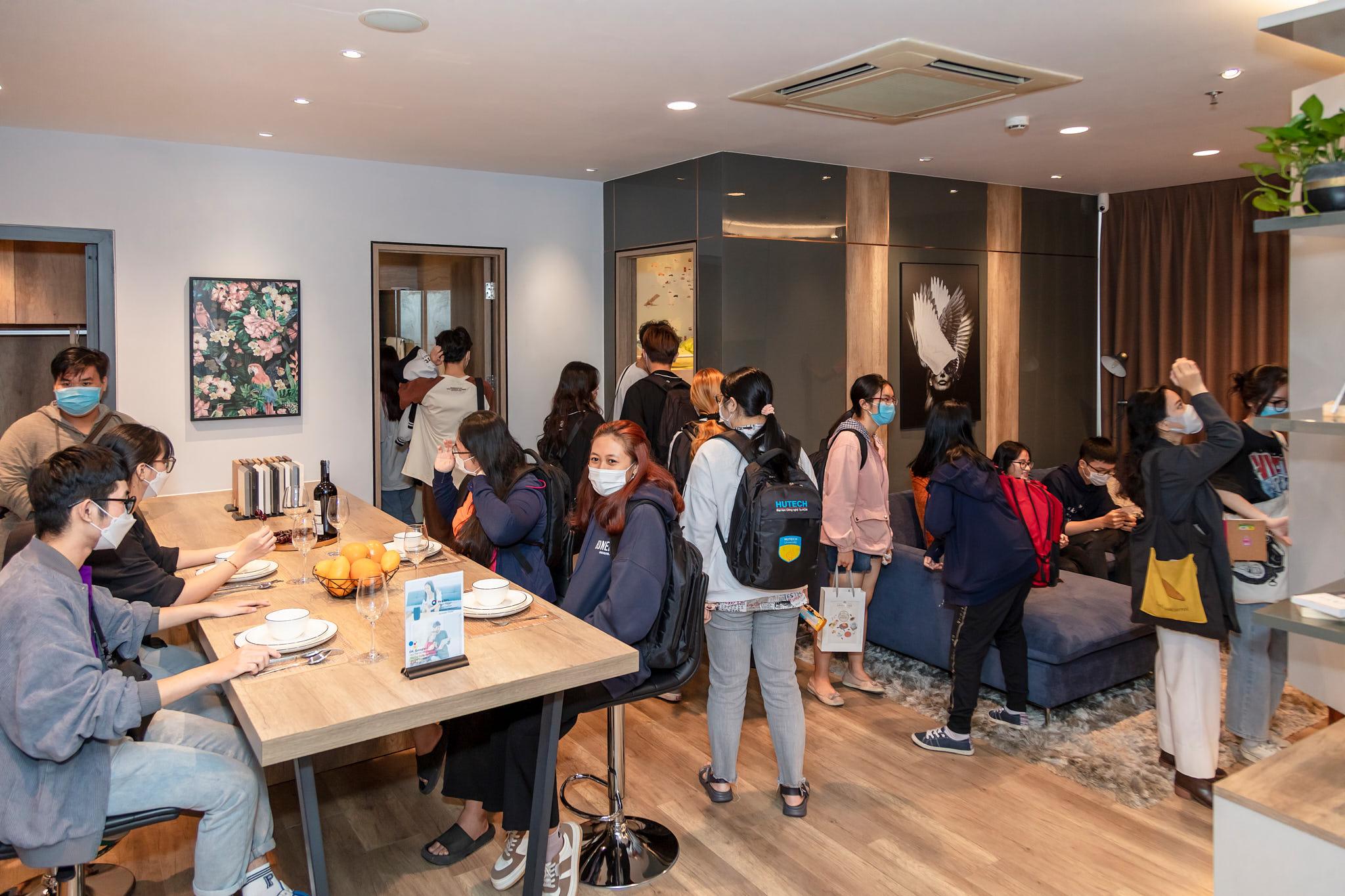 0.-Gn-70-sinh- vin-ngnh-ni-th t-H-HUTECH-An- Cng.jpg