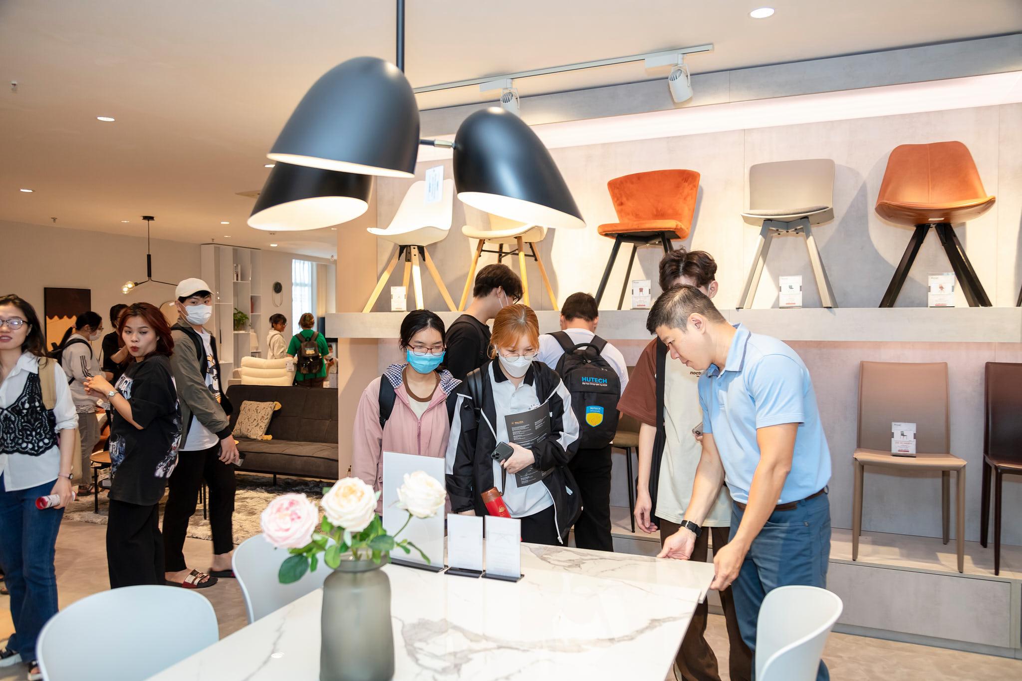 0.-Gn-70-sinh- vin-ngnh-ni-th t-H-HUTECH-An- Cng.jpg